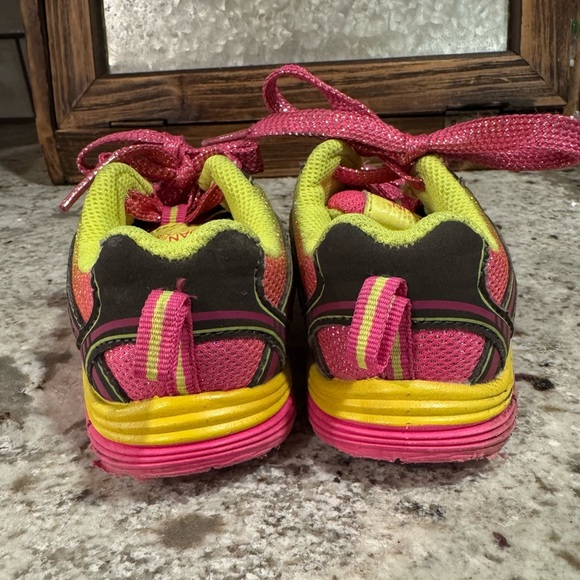 Danskin Now Sneakers toddler size 7 - Picture 2 of 7